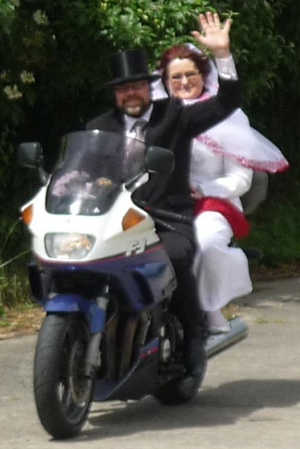 Corinna und Peter bei ihrer Biker-Hochzeit